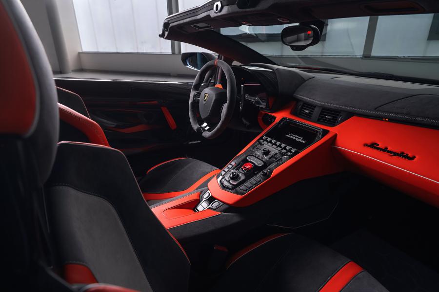 Интерьер Lamborghini Aventador SVJ 63 Roadster 2019 года  (фото 13 из 15)